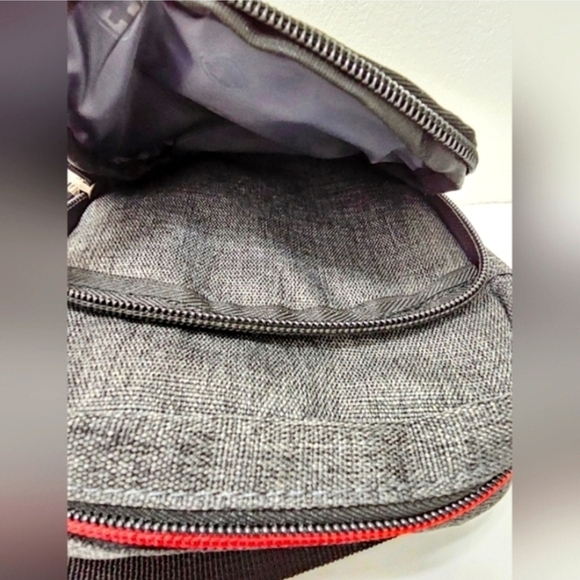 SwissGear Grey Small Crossbody Bag - Picture 4 of 14